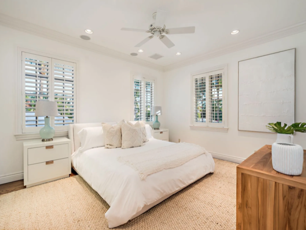 Luxury Vacation Residence in Palm Beach - Steps to Beach with Fire Place & Pool